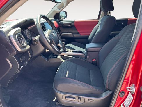 Used 2022 Toyota Tacoma SR5 RWD image 19