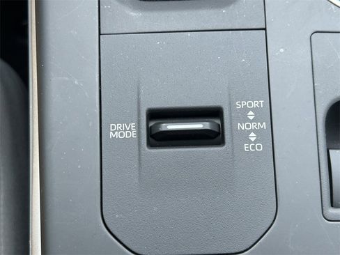 Used 2024 Toyota Highlander LE image 33