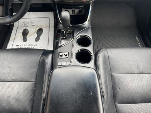 Used 2016 Toyota Avalon Limited w/ Toyota Safety Sense Package FWD image 15