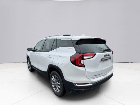 Used 2024 GMC Terrain SLT w/ Infotainment Package II AWD/4WD image 10