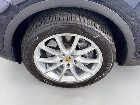 Used 2021 Porsche Cayenne image 37