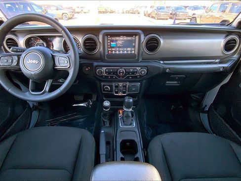 Certified 2023 Jeep Gladiator Willys image 14