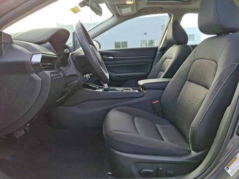 Certified 2024 Nissan Altima 2.5 SV w/ SV Premium Package image 13