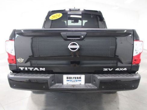 Used 2024 Nissan Titan SV image 8
