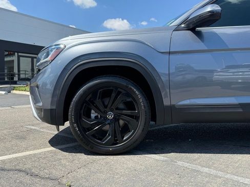 Used 2023 Volkswagen Atlas SE w/ Black Wheel Package FWD image 4