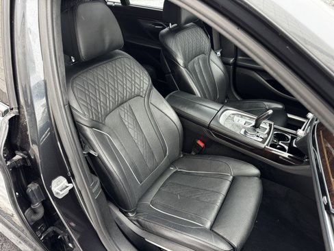 Used 2016 BMW 750i 750i w/ M Sport Package image 27