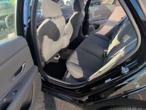 Used 2025 Hyundai Elantra SEL w/ Cargo Package image 13