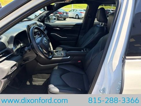 Used 2022 Toyota Highlander XSE AWD/4WD image 10