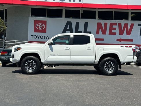 Used 2023 Toyota Tacoma TRD Sport AWD/4WD image 2