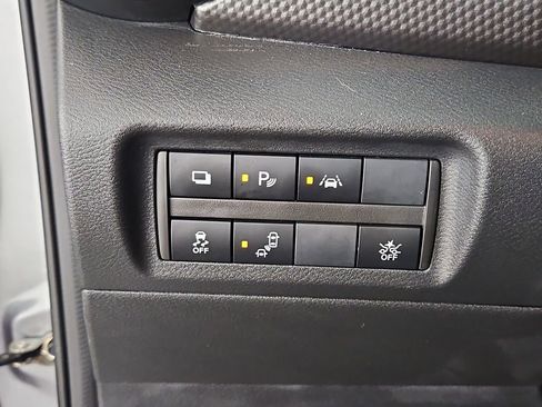 Used 2020 Nissan Kicks S image 23