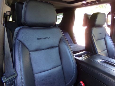Used 2021 GMC Yukon Denali w/ Denali Ultimate Package AWD/4WD image 30