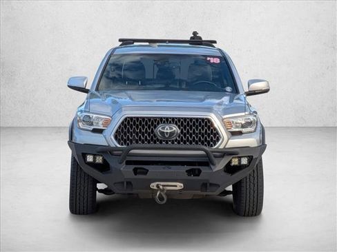Used 2018 Toyota Tacoma TRD Off-Road image 2
