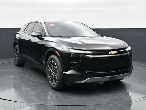 Used 2025 Chevrolet Blazer EV LT FWD image 4