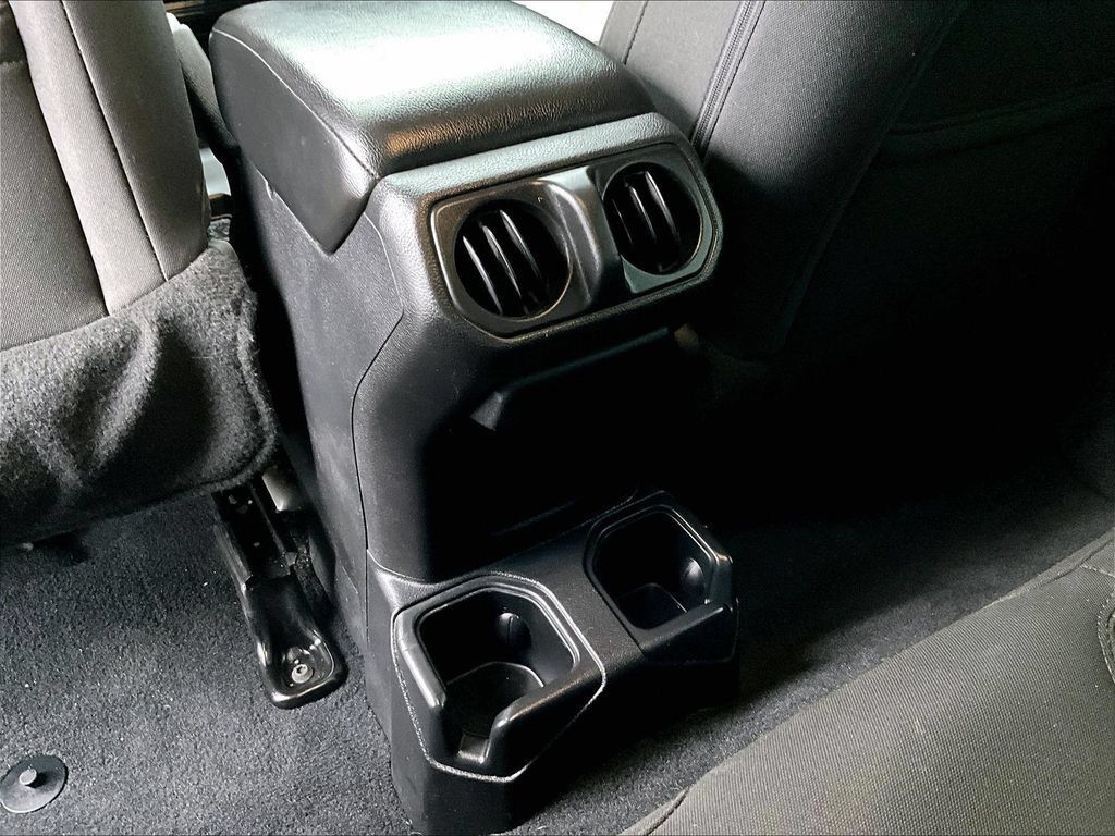 Used 2019 Jeep Wrangler Sport AWD/4WD image 34