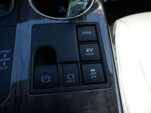 Certified 2024 Toyota Highlander Platinum AWD/4WD image 24