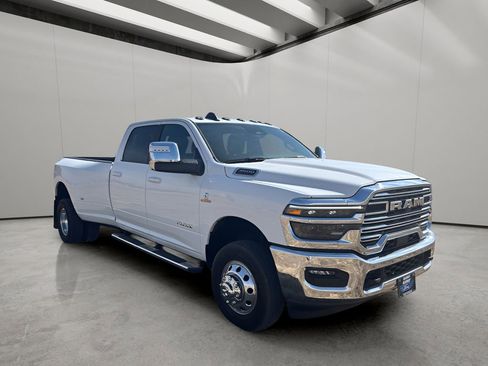 Used 2025 RAM 3500 Laramie image 7