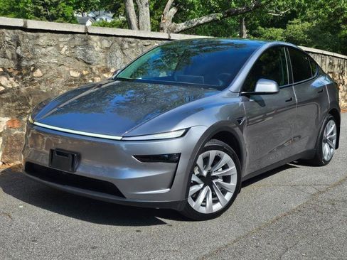 Used 2026 Tesla Model Y AWD image 2