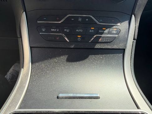 Used 2020 Ford Edge SEL FWD image 33