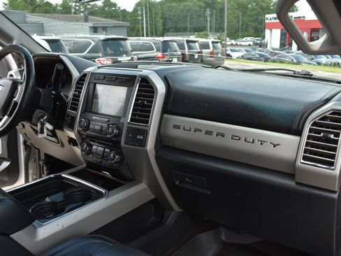 Used 2017 Ford F250 Lariat w/ Lariat Value Package AWD/4WD image 13
