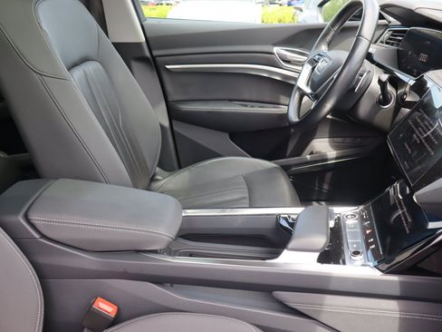 Used 2021 Audi e-tron Premium Plus w/ Premium Plus Package AWD/4WD image 16