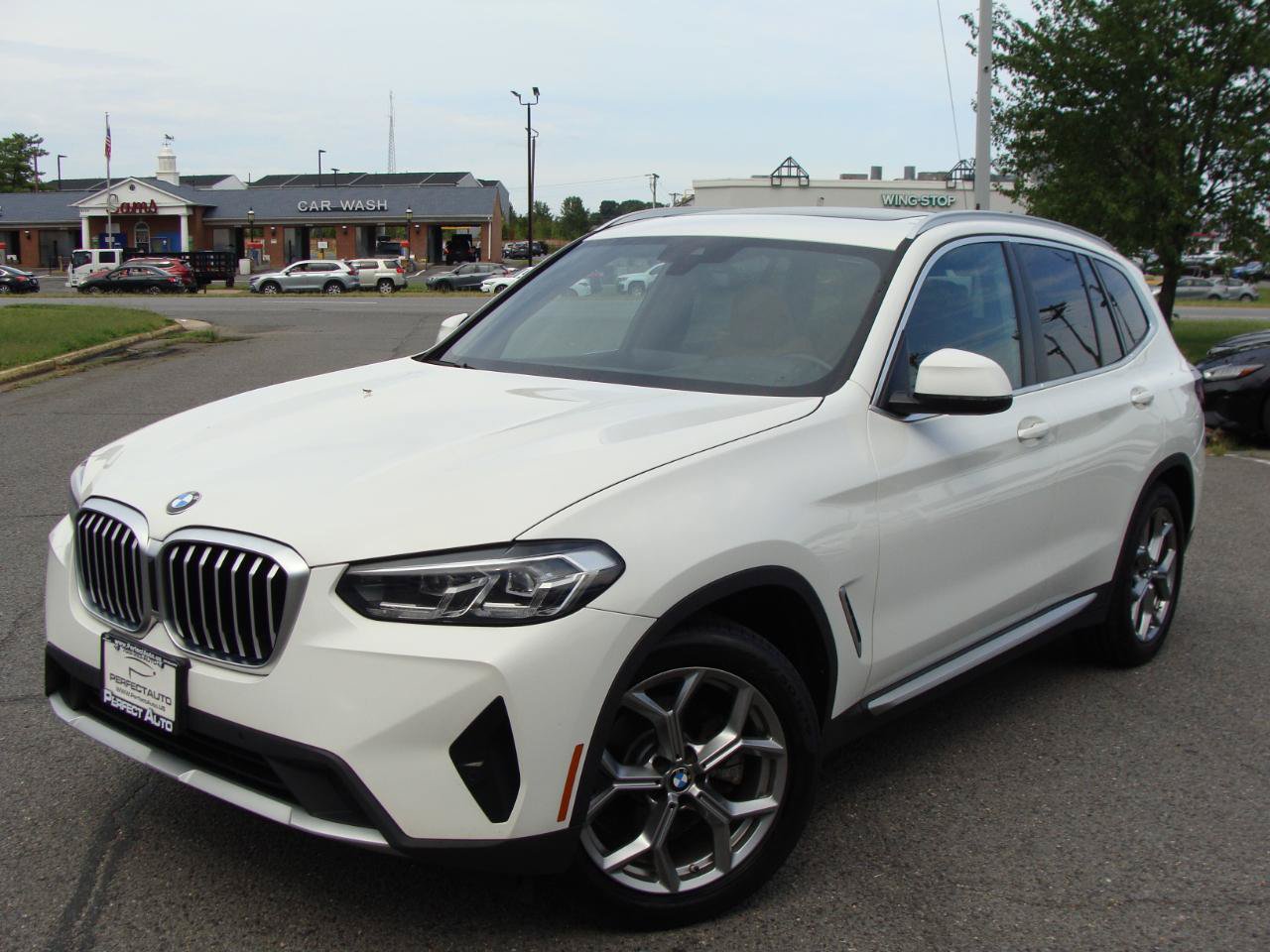 Used 2023 BMW X3 xDrive30i w/ Premium Package AWD/4WD image 3