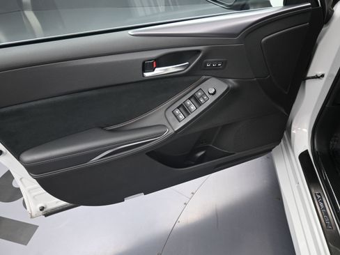 Used 2022 Toyota Avalon Touring w/ Advanced Safety Package image 13