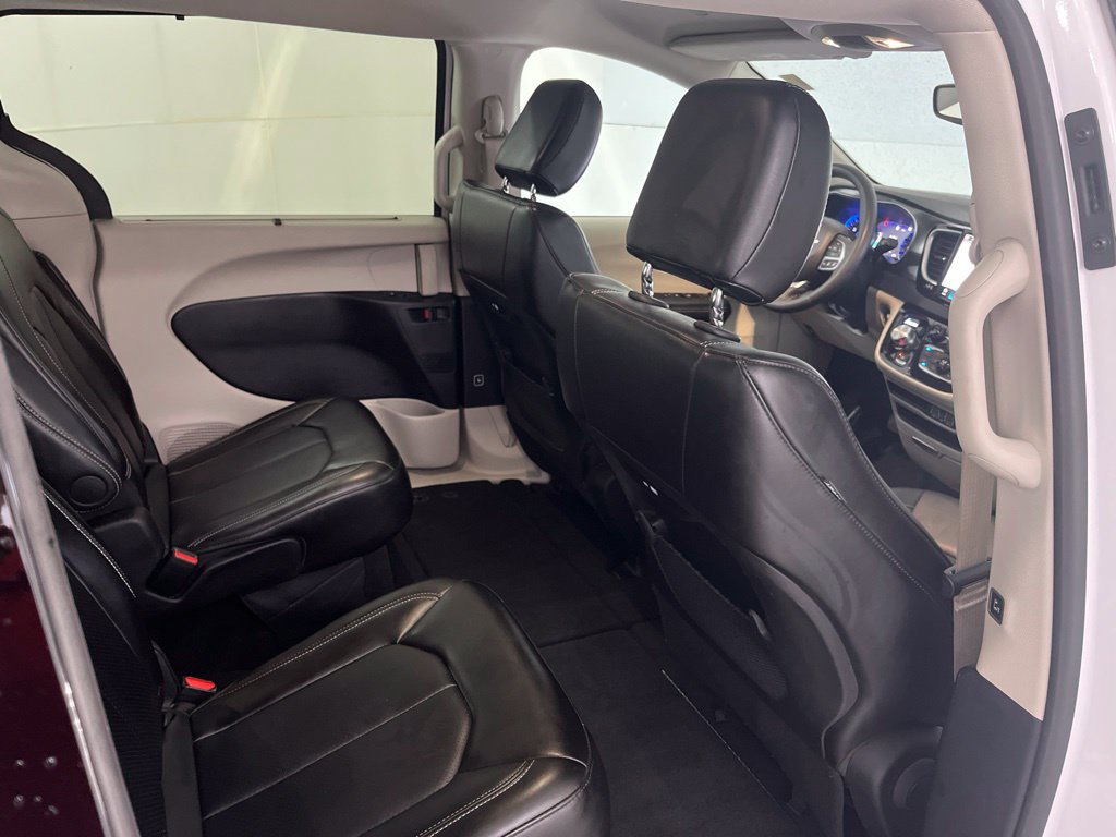 Used 2024 Chrysler Pacifica Touring-L FWD image 25