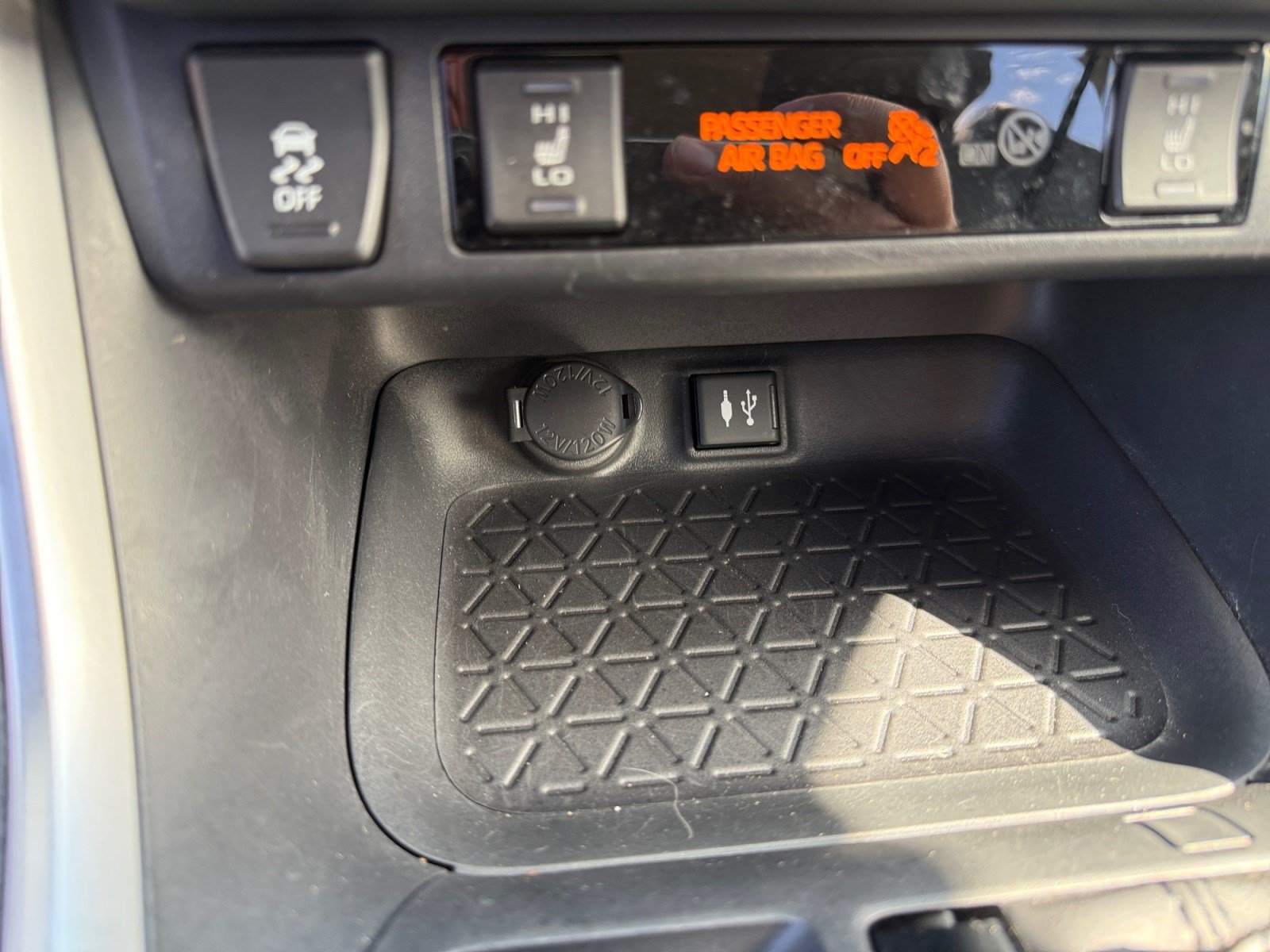 Used 2019 Toyota RAV4 XLE Premium w/ Cold Weather Package AWD/4WD image 29