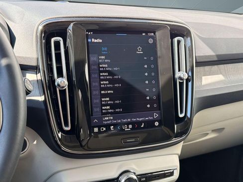 Used 2023 Volvo XC40 B5 Plus w/ Protection Package Premier image 24