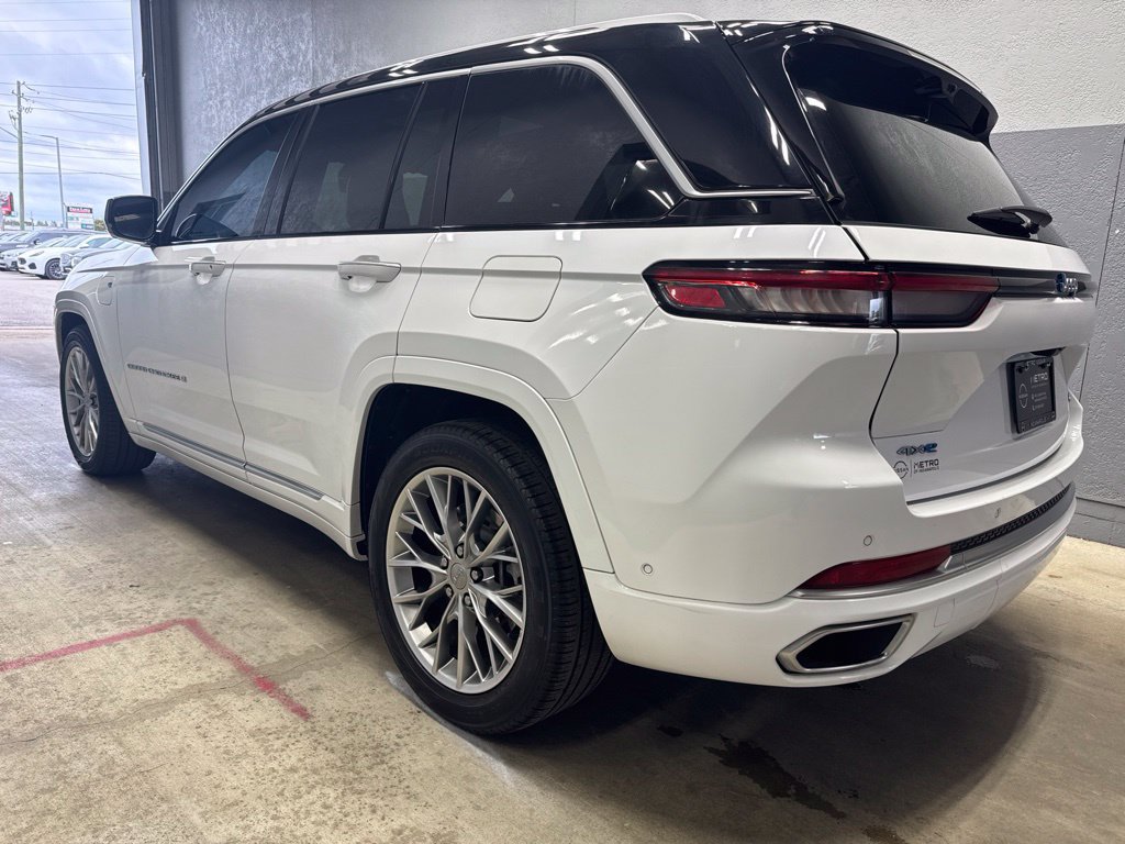 Used 2023 Jeep Grand Cherokee Summit w/ Advanced Protech Group IV AWD/4WD image 7