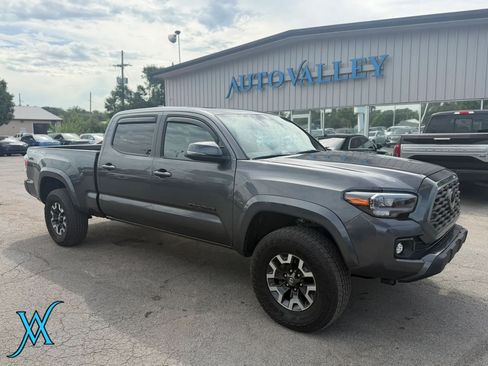 Used 2023 Toyota Tacoma TRD Off-Road w/ TRD Premium Off Road Package AWD/4WD image 1