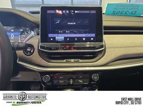 Used 2024 Jeep Compass Latitude AWD/4WD image 18