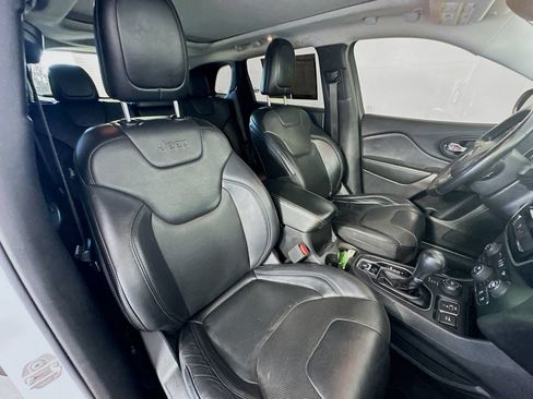 Used 2019 Jeep Cherokee Limited AWD/4WD image 30