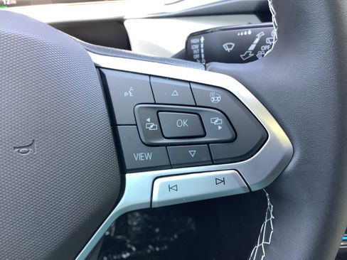 New 2026 Volkswagen Taos SE image 25