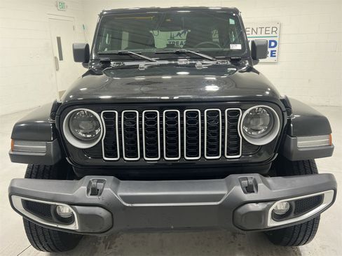 Used 2024 Jeep Wrangler Sahara image 3