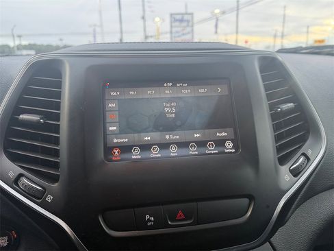 Used 2019 Jeep Cherokee Latitude Plus image 20