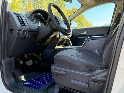 Used 2010 Ford Edge SE image 18