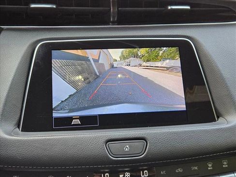Used 2023 Cadillac XT4 Premium Luxury FWD image 13