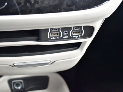 Used 2023 Chrysler Pacifica Touring-L FWD image 32