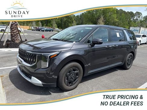 Used 2025 Kia Carnival image 1