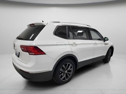 Used 2022 Volkswagen Tiguan SE image 11