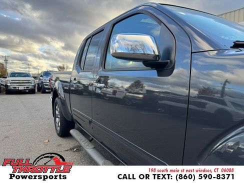 Used 2014 Nissan Frontier SL w/ SL Moonroof Package image 2