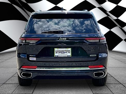 Used 2023 Jeep Grand Cherokee Overland AWD/4WD image 4