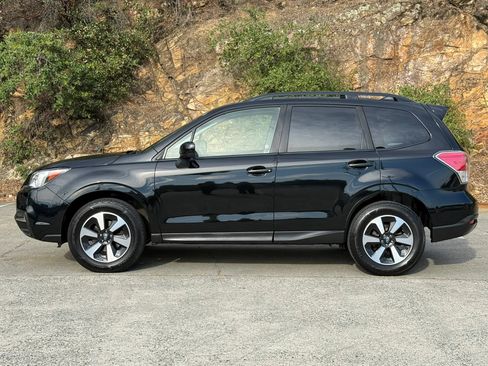 Used 2017 Subaru Forester 2.5i Premium w/ All-Weather Package AWD/4WD image 4