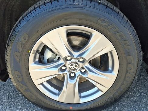 Used 2024 Toyota RAV4 XLE AWD/4WD image 8