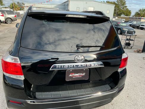 Used 2011 Toyota Highlander 2WD w/ Tech Pkg image 8