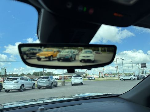 Used 2025 Chevrolet Equinox LT w/ Convenience Package II image 16