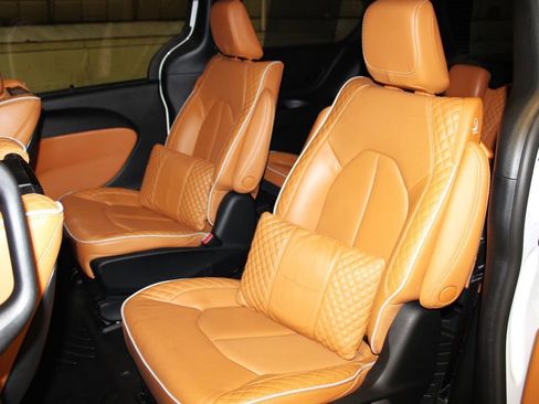 Used 2023 Chrysler Pacifica Pinnacle image 26