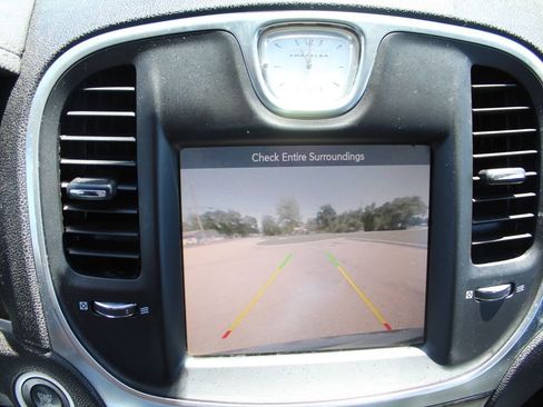 Used 2016 Chrysler 300 C RWD image 16