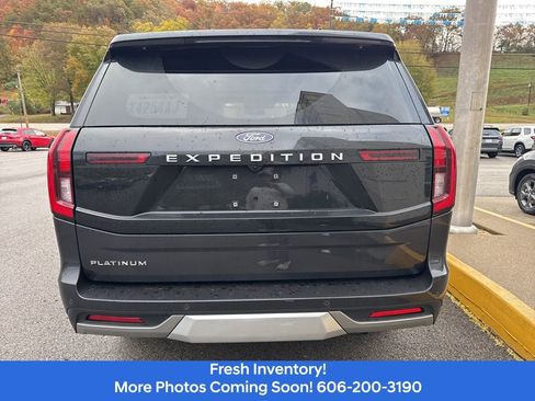 Used 2025 Ford Expedition Platinum AWD/4WD image 7